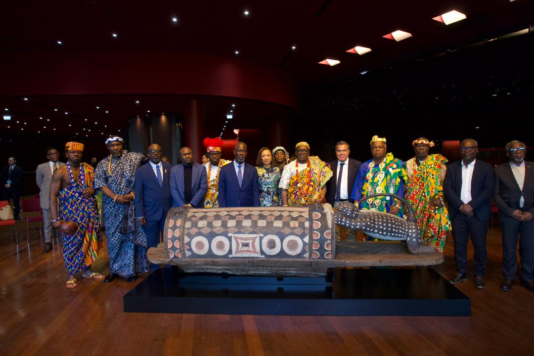 Restitution du Djidji Ayokwè : 110 ans après, le tambour-parleur ancestral du peuple Atchan bientôt de retour en Côte d'Ivoire