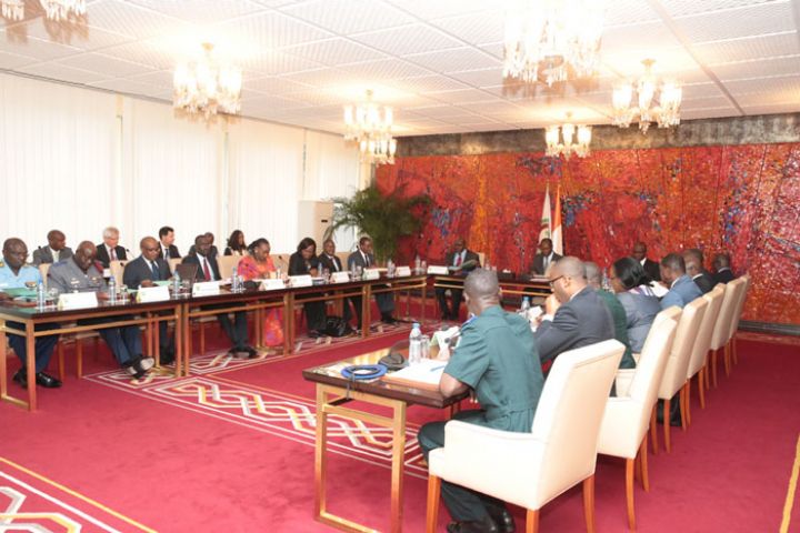 Le gouvernement ouvre des couloirs humanitaires et autorise la tenue du match Côte d’Ivoire-Sierra Leone à Abidjan