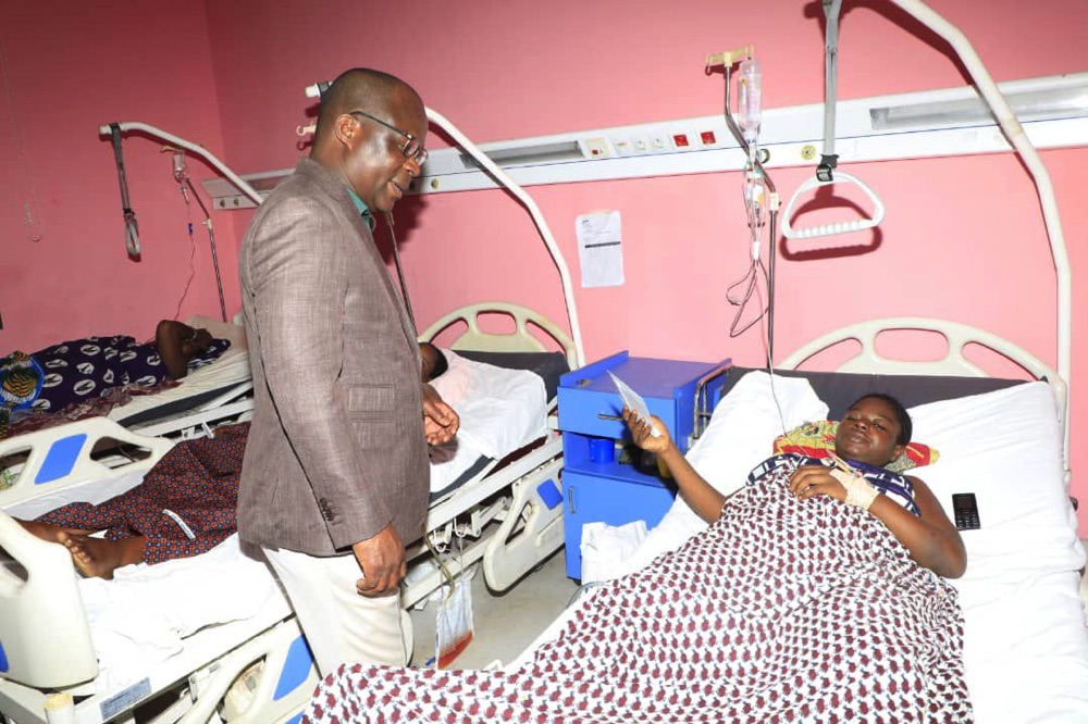 Réveillon de Noël : Le ministre Pierre Dimba visite plusieurs établissements hospitaliers à Abidjan