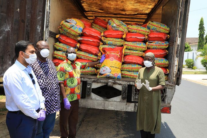 Côte d’Ivoire : 100 tonnes de riz de Koira Holding pour la chaîne de solidarité contre le Covid-19