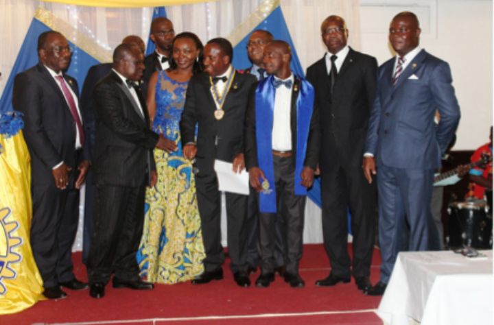 Rotary Club Abidjan Les Perles -  Maître Georges Vieira  aux commandes.