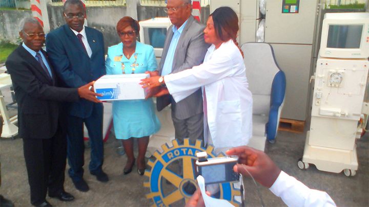 Le Rotary International offre 400 millions de FCFA de matériel d’hémodialyse au SAMU