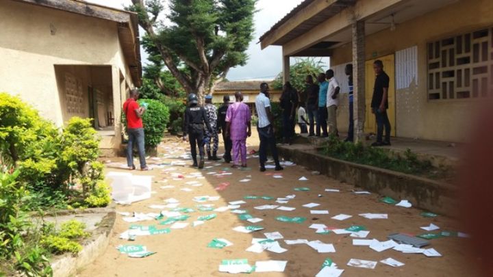 Référendum constitutionnel : des saccages dans un lieu de vote à Yopougon