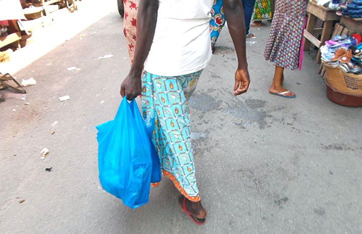 Interdiction de sachets plastiques: les populations exhortées au respect de la mesure