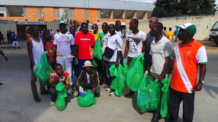 Sachets plastiques : l’application de l’interdiction reportée à mai 2014