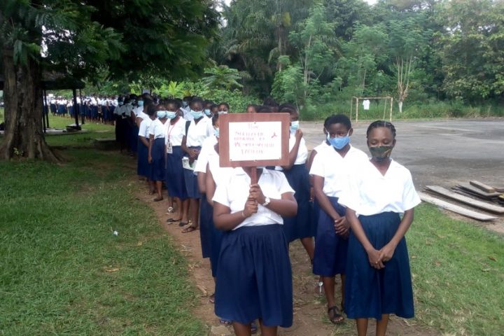 Une marche silencieuse au lycée Sainte Marie en mémoire des victimes du SIDA