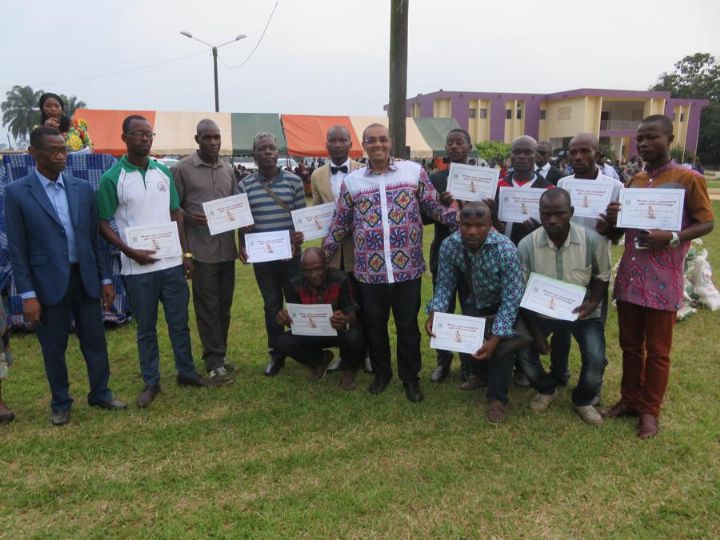 Le maire Samy MERHY offre 118 permis de conduire aux jeunes de Lakota
