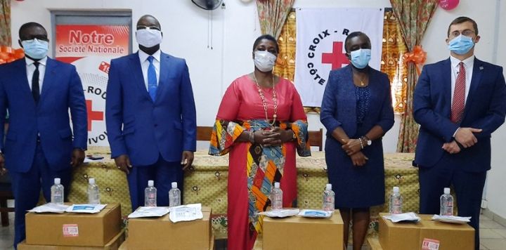 Des dizaines de milliers de cache-nez offerts aux structures sanitaires