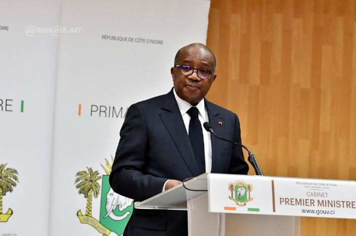 Le ministre Sansan Kambilé octroie des véhicules au PPEF