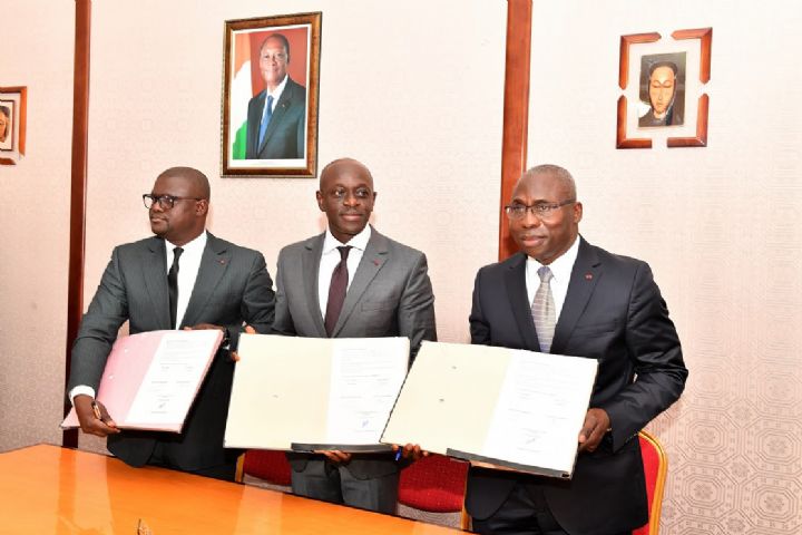 CMU: signature de conventions entre la profession pharmaceutique et la Nouvelle pharmacie de santé publique