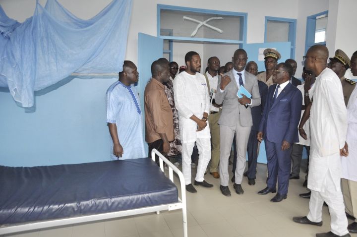 Santé : le Premier Ministre Amadou Gon Coulibaly offre du matériel médical au centre de santé de Gbémazo