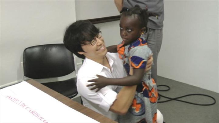 Soin des enfants porteurs de malformations cardiaques congénitales par cathétérisme interventionnel. / La mission de cardiologue Coréen à l’ICA (Institut de Cardiologie d’Abidjan) fait le point.