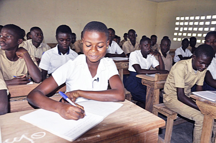 Droit à l’éducation inclusive et maintien des filles à l’école : L’UNFPA fait un important don de matériels informatiques