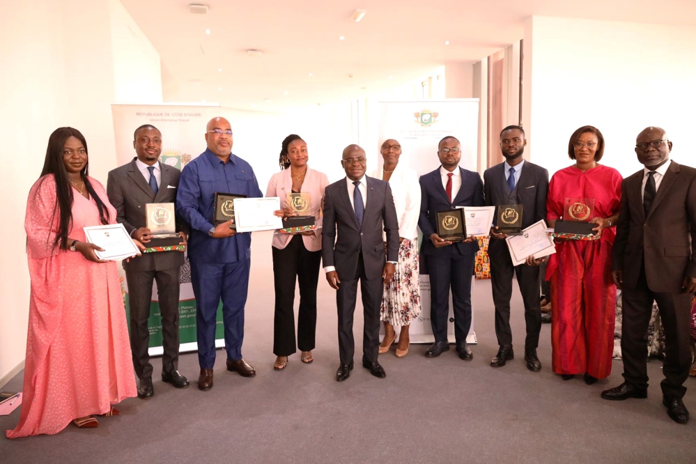 Secteur du numérique : les trois auditeurs diplômés de l'École multinationale supérieure des Postes et les deuxièmes et troisièmes prix nationaux d'excellence 2023 récompensés