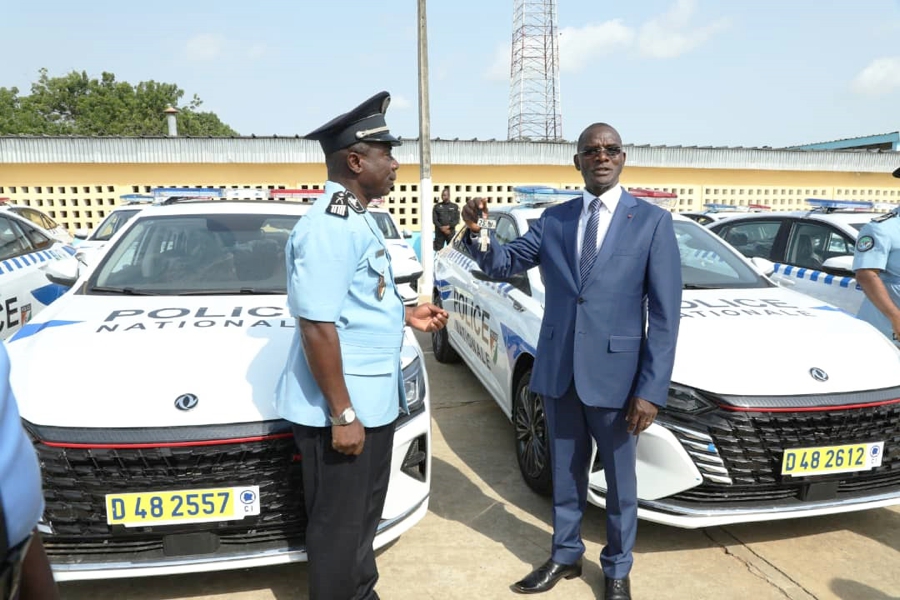 Sécurisation des fêtes de Pâques : le ministre Vagondo Diomandé dote