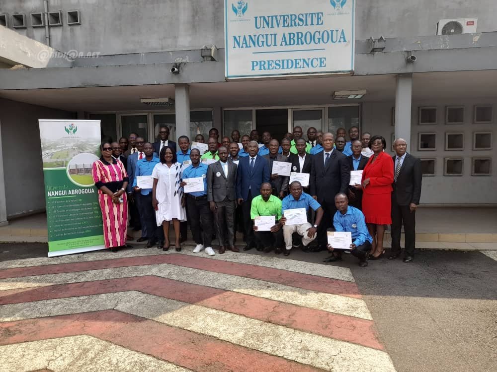 Sécurité routière : les chauffeurs de l’Université Nangui Abrogoua reçoivent des Permis administratifs