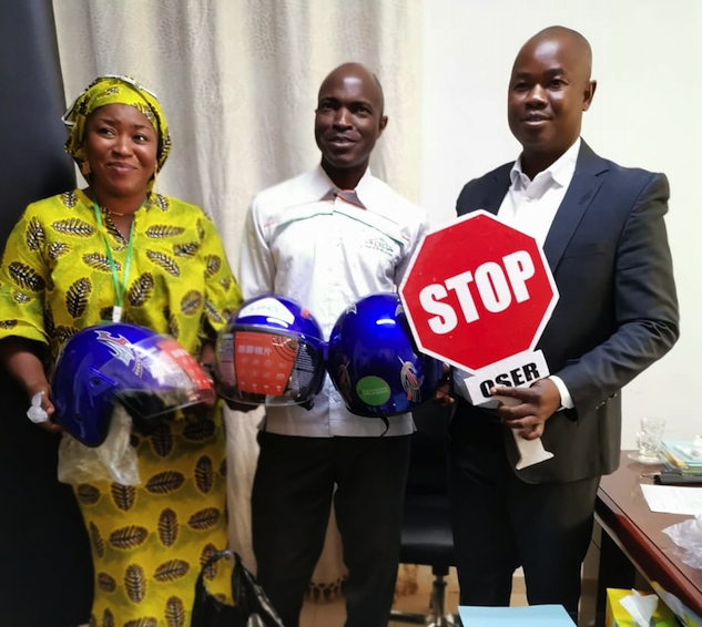 Sécurité routière: l’Oser fait un important don de matériel de sensibilisation à la Direction des transports de Korhogo