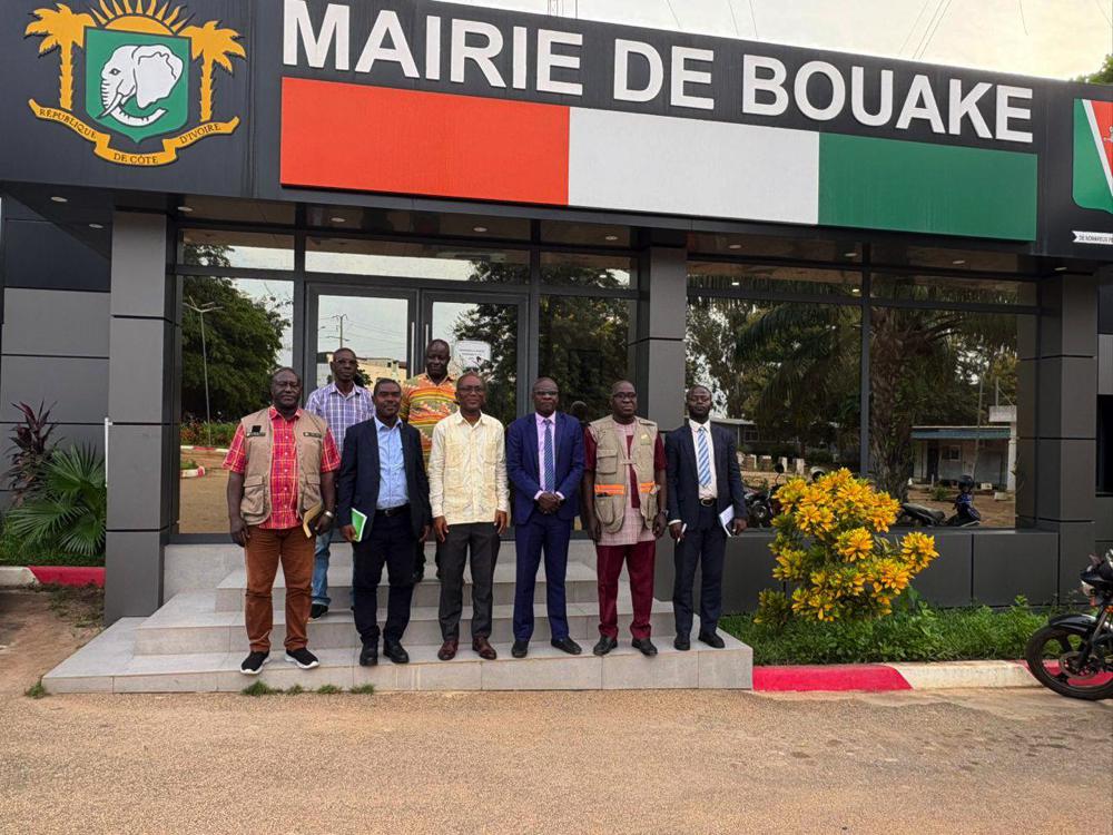 Semaine nationale de la propreté : l’équipe du ministère de l’Hydraulique, de l’Assainissement et de la Salubrité en prospection à Bouaké