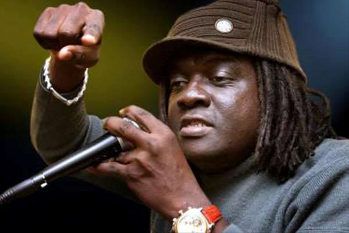 Le chanteur de reggae Serges Kassy et les 