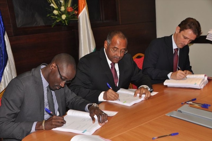 Signatures groupées de marchés du C2D : allocution du premier ministre, ministre de l’économie, des finances et du budget