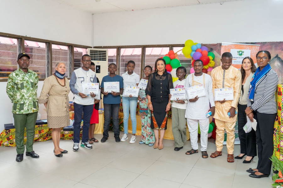 SILA 2024 : les lauréats reçoivent leurs prix des mains de la ministre Françoise Remarck