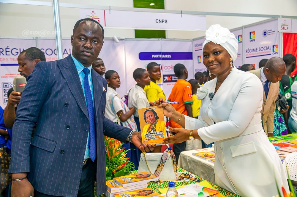 SILA 2026 : Sarah Soumahoro dédicace un ouvrage sur le rôle du Médiateur de la République