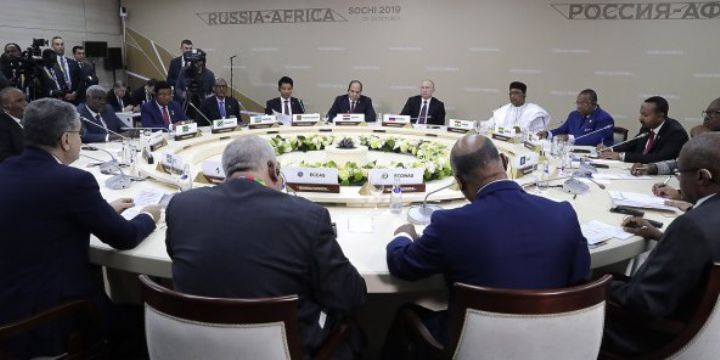 Russie-Afrique : à Sotchi, les dirigeants africains répondent à l’appel de Vladimir Poutine