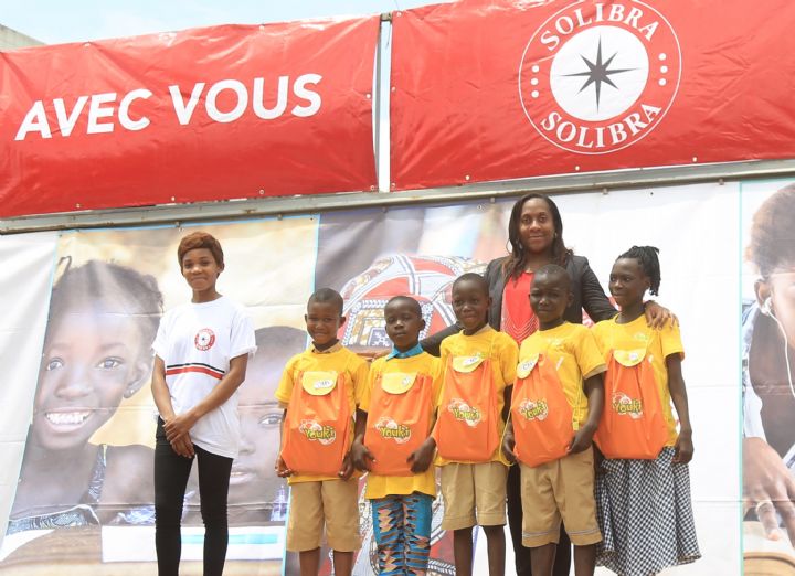 SOLIBRA récompense les meilleurs élèves de l’EPP Moutrille en leur offrant des kits scolaires