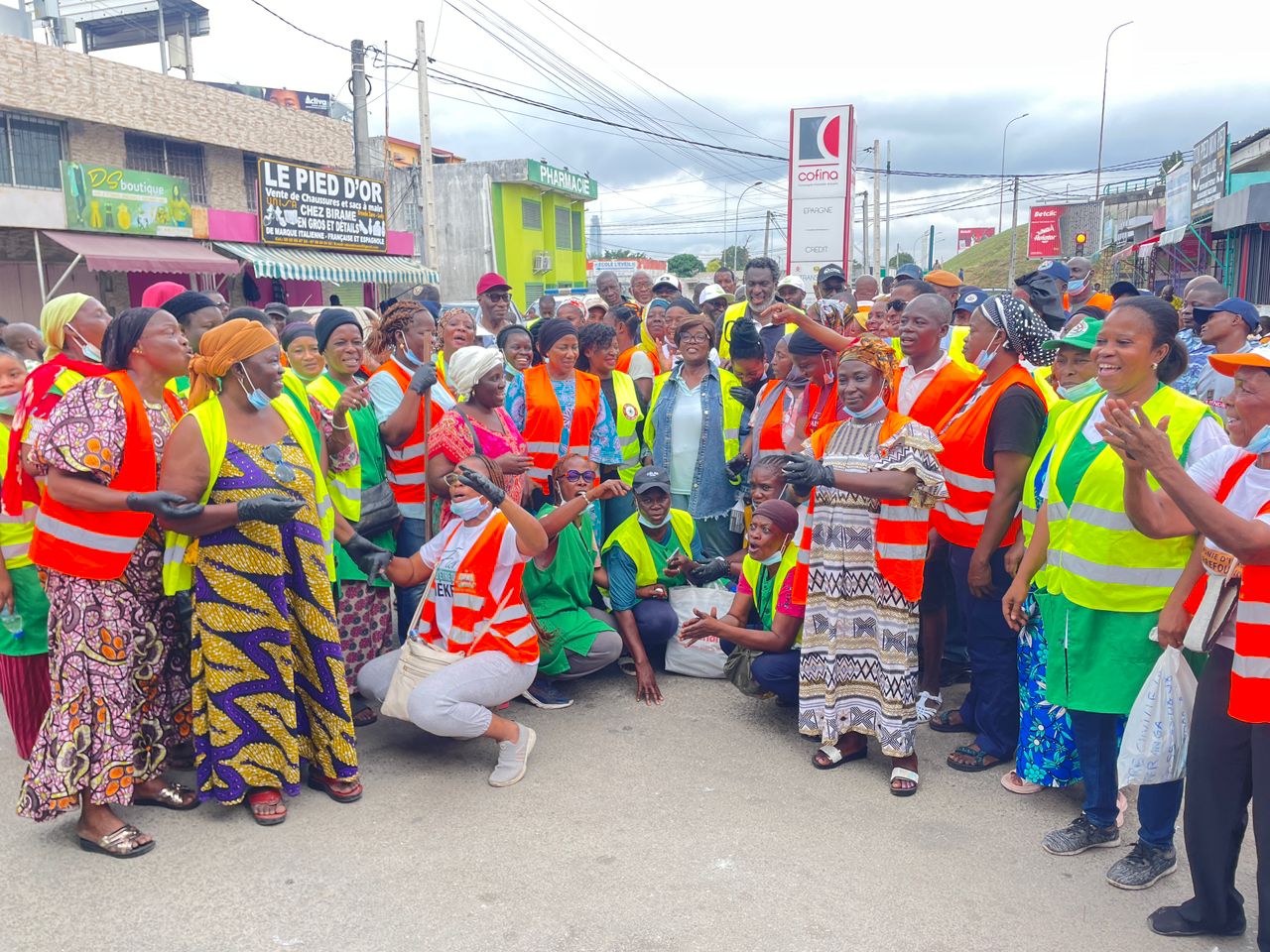 SOLIBRA s’engage pour la salubrité urbaine : remise d’écobox aux lauréats du Concours de Salubrité 2025 à Treichville