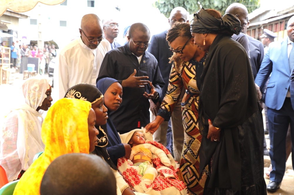 Solidarité : La ministre Belmonde Dogo exprime la compassion du gouvernement à 196 familles victimes d'un incendie à Abobo