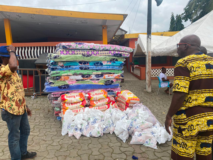 Solidarité: le mouvement Alliance fait des dons aux populations déguerpies d'Adjamé village