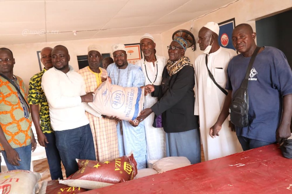 Solidarité Ramadan dans la Bagoué : le ministre Bruno Nabagné Koné offre des vivres aux fidèles musulmans