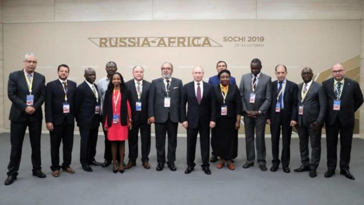 Les autorités russes rencontrent les agences de presse à Sotchi