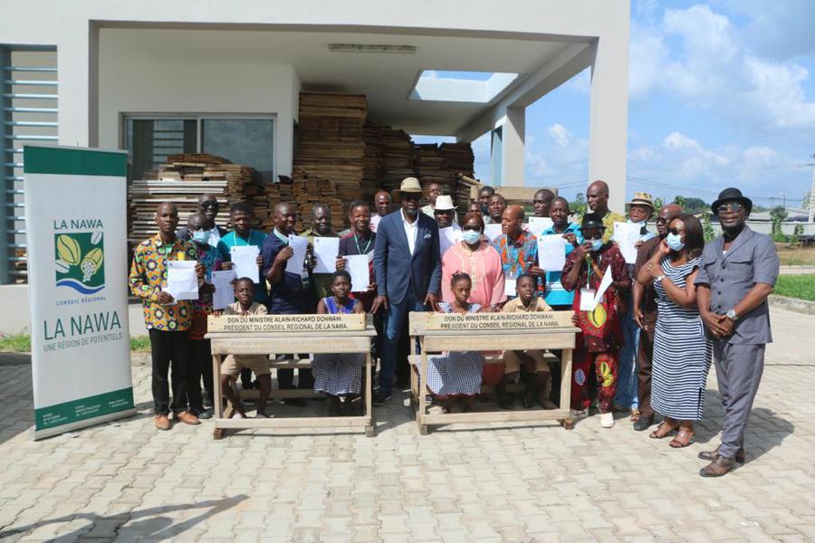 Soubré : des tables-bancs pour les écoles primaires de La Nawa