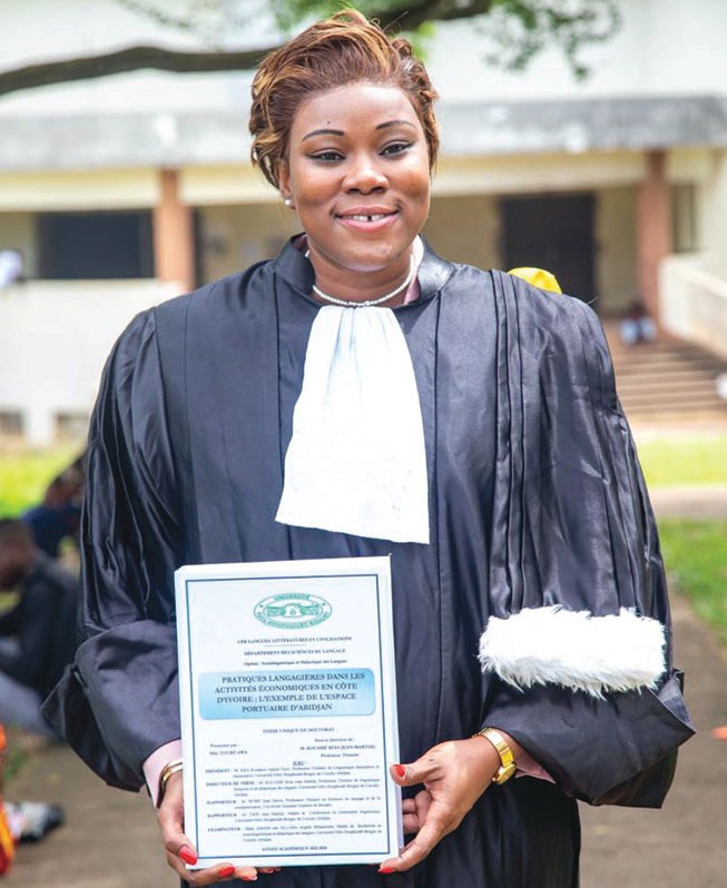 Soutenance de thèse sur les pratiques langagières au Port d’Abidjan: Touré Awa obtient avec brio la mention « Très honorable »