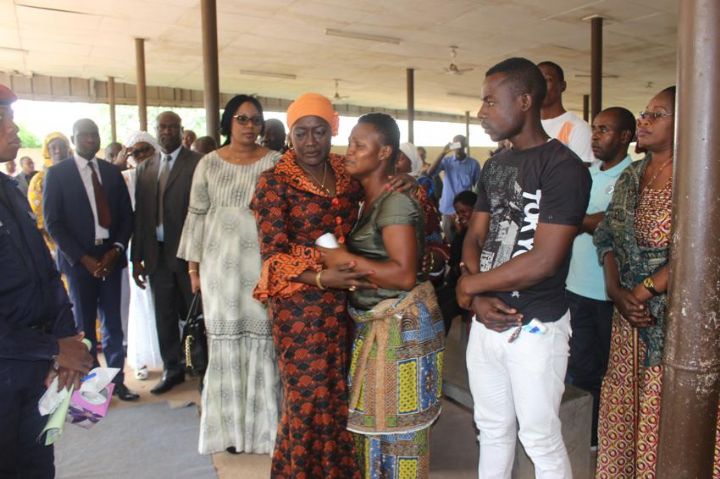 La ministre ivoirienne Mariatou Koné pleure la fillette de 5 ans morte à la suite du viol commis par un homme de 40 ans