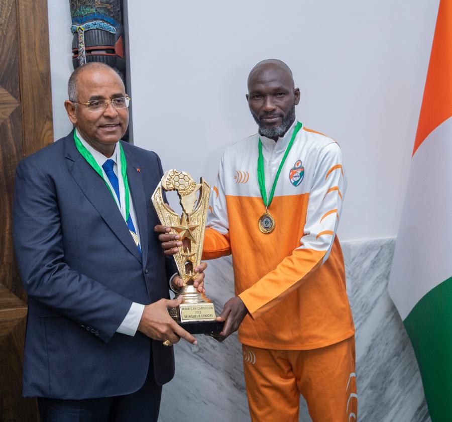 Sport : l’équipe nationale de Maracana, championne d’Afrique, reçue par le Premier Ministre Patrick Achi