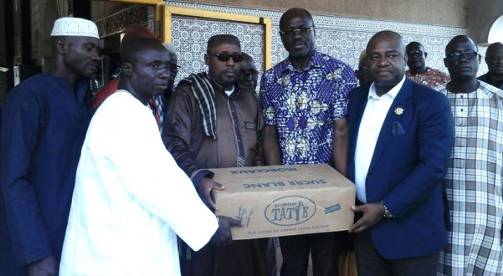 Côte d’Ivoire / Le président Henry Konan Bédié offre du sucre à la communauté musulmane de Daoukro