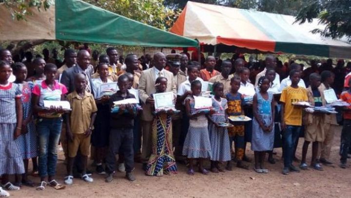 Côte d’Ivoire/ Des tables-bancs et du matériel informatique offerts à la DRENETFP de Minignan