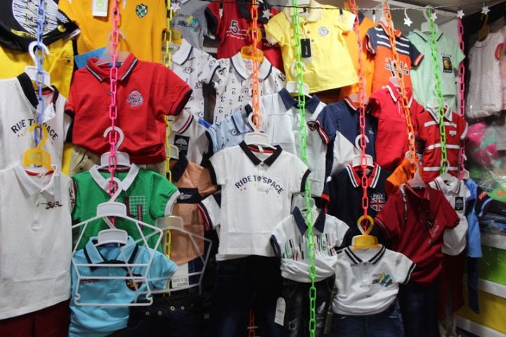 Les Abidjanais préparent timidement les fêtes de fin d’année