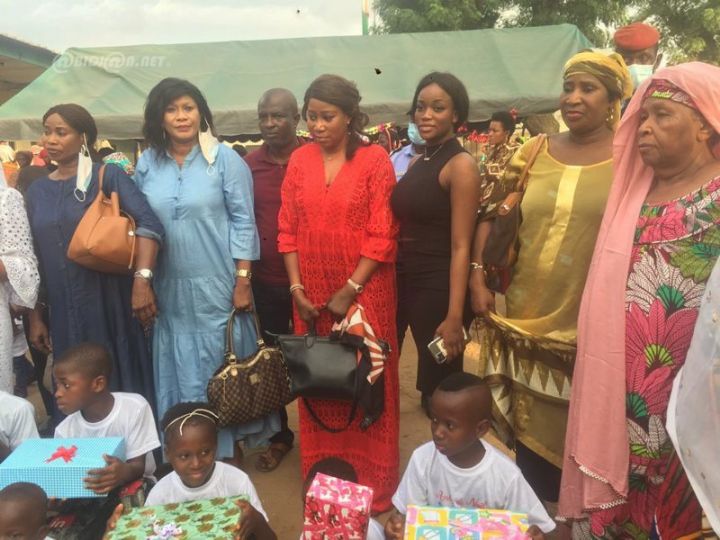 Fête de Noel : M’Bahia Maférima Bamba donne du sourire à plus de 500 enfants de familles démunies à Abobo-Banco