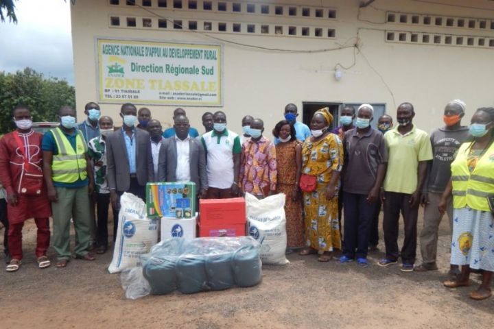 Des kits agricoles remis à des producteurs