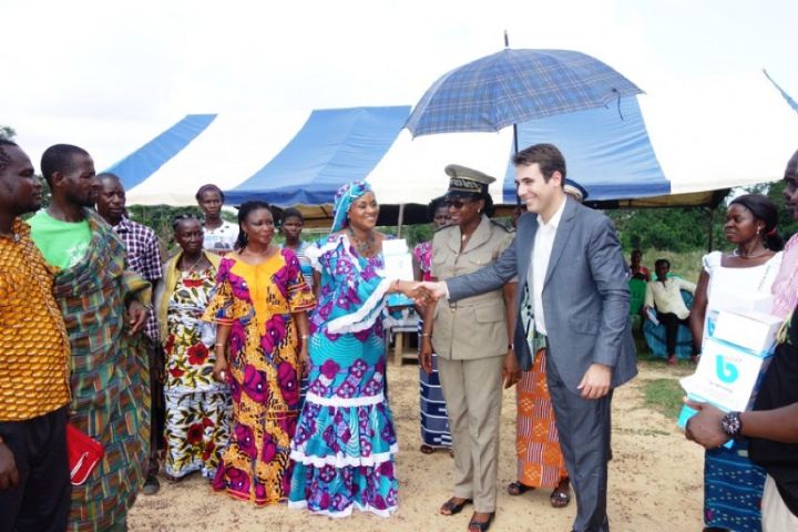 Projet « Dans le Noir ? A light For Africa » / La Fondation ICI apporte la lumière aux communautés de Petit-Paris et Ketasso (Tiassalé)