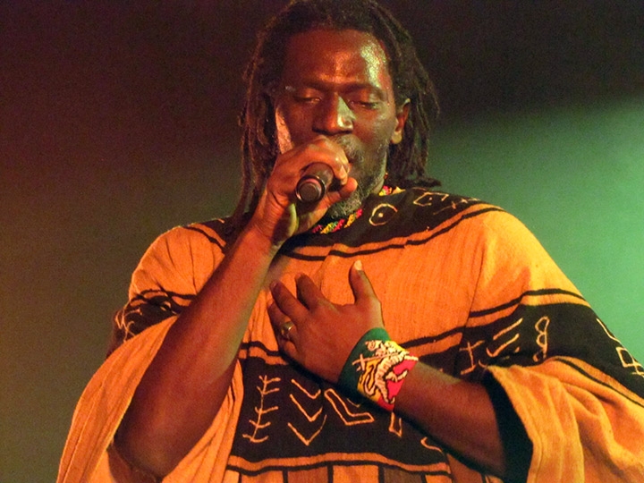 Tiken Jah Fakoly propose un «seul passeport» pour les enfants d’Afrique