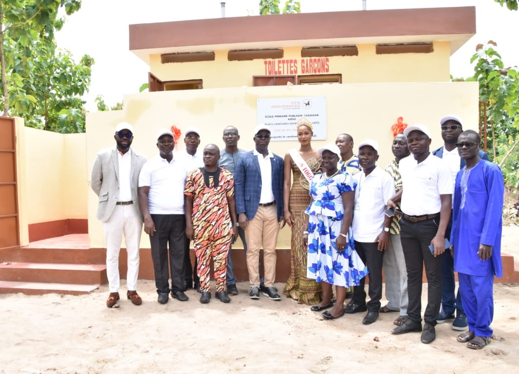 Togo : GTA Assurances renforce son engagement communautaire en dotant des écoles primaires publiques de blocs sanitaires modernes