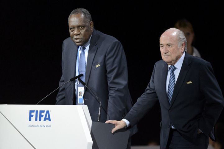 Issa Hayatou (Président par intérim de la FIFA): Pourquoi je reste président de la CAF