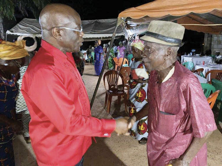 Toulepleu / Vœux à ses administrés : Le maire Kah Zion partage un repas avec les personnes du 3e âge