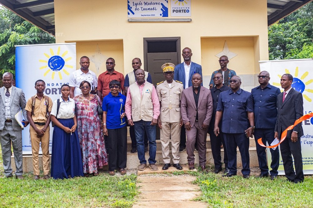 Toumodi : la Fondation Portéo réhabilite deux blocs de 10 toilettes au Lycée Moderne 1