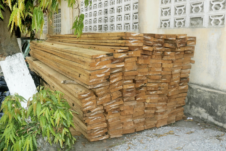 Trafic du bois : un équipage nautique de la BSSI interpelle des contrebandiers sur le plan d’eau lagunaire à Koumassi