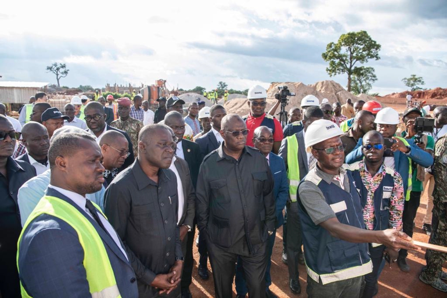 Transports: une mission gouvernementale visite le chantier du Port sec de Ferkessédougou